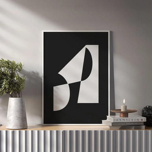 Plakat abstrakcyjny z liniami wiszący w nowoczesnym salonie.