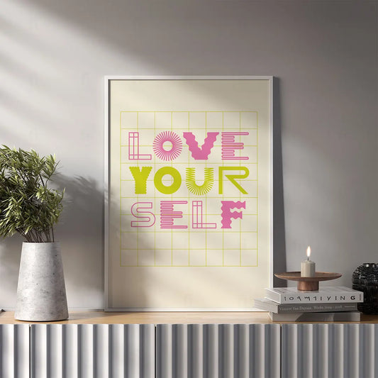 Plakat z minimalistyczną grafiką z napisem "Love Your Self"