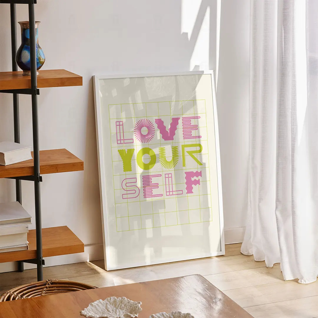 Plakat z minimalistyczną grafiką z napisem "Love Your Self"