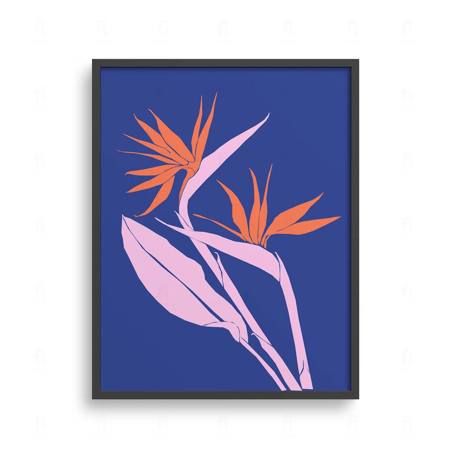 Plakat z artystyczną grafiką przedstawiającą pomarańczowo-fioletowy kwiat strelicji królewskiej, zwanej rajskim ptakiem.