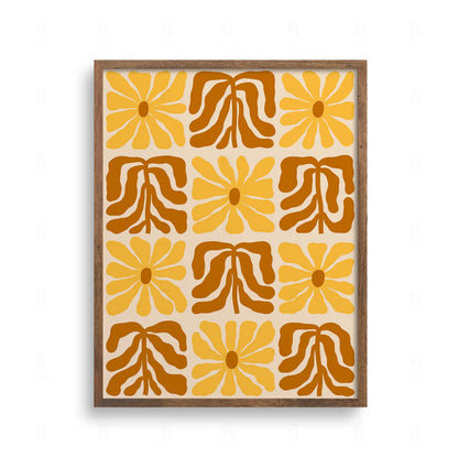 Geometryczny wzór w stylu retro składający się z kwadratowych pól z żółtymi kwiatami i brązowymi motywami roślinnymi.