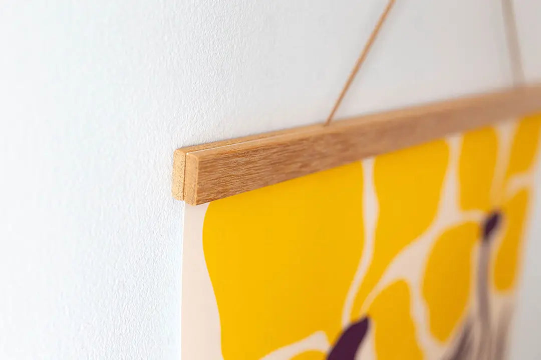 Drewniany wieszak na plakat