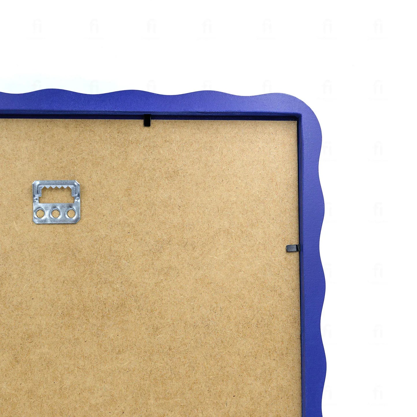 Tył granatowej ramki Falaramka, pokazujący mocowanie i zawieszkę typu krokodylek.