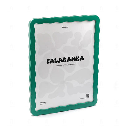 Zielona ramka Falaramka pokazana pod kątem, aby uwidocznić jej falujący kształt.