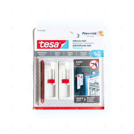 Opakowanie z samoprzylepnymi haczykami Tesa Powerstrips do montażu ram bez wiercenia. 