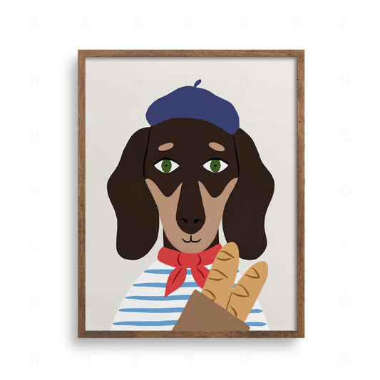 Plakat przedstawiający jamnika w niebieskim berecie, koszulce w paski i z czerwoną apaszką, niosącego dwie bagietki pod pachą.