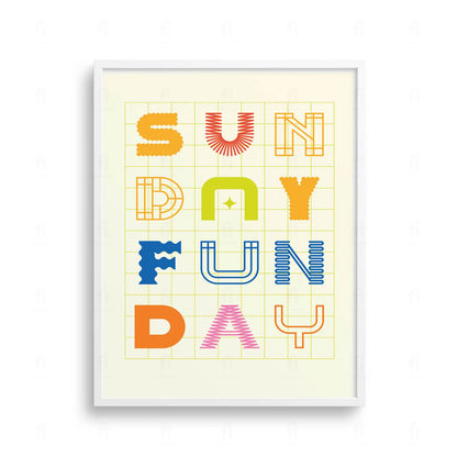 Plakat z kolorową grafiką w stylu retro z napisem "Fun Day" i uśmiechniętym słoneczkiem.