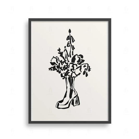 Plakat z surrealistyczną, czarno-białą grafiką przedstawiającą but na obcasie, z którego wyrasta duży kwiat.