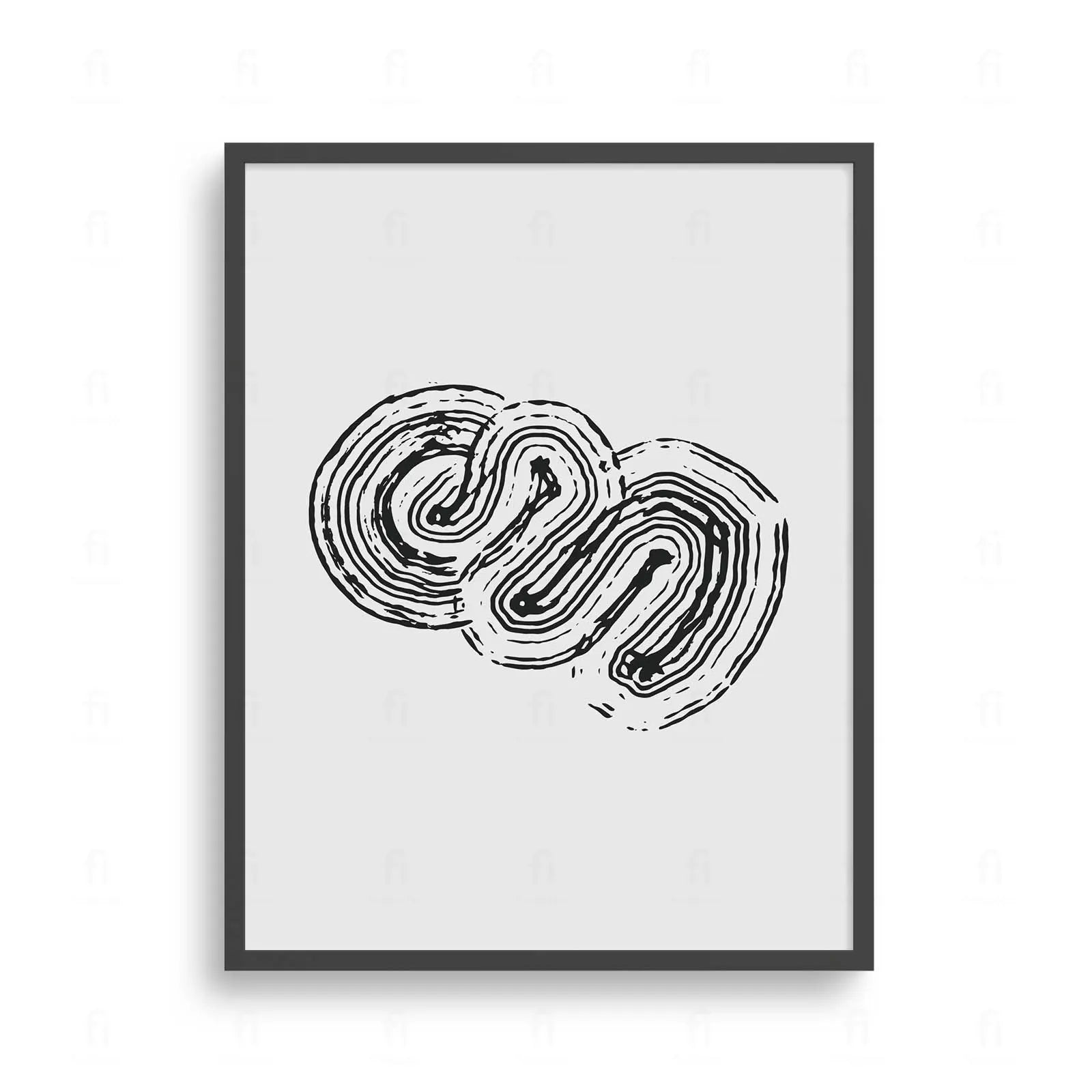 Plakat z czarno-białą, abstrakcyjną grafiką przedstawiającą wzór przypominający labirynt, w stylu etnicznym