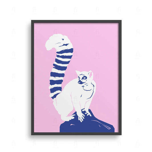 Plakat z kolorową grafiką przedstawiającą lemura katta na różowym tle 