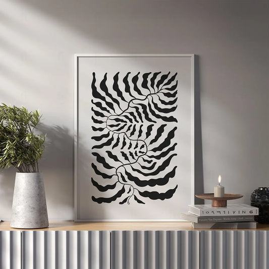 Plakat "Liście w Okręgu" wiszący w salonie w stylu skandynawskim.
