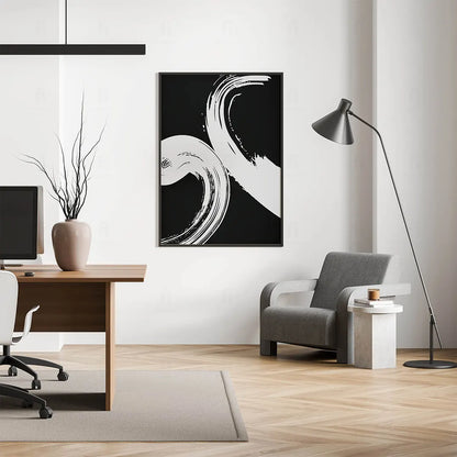  Plakat z czarno-białą, abstrakcyjną grafiką w stylu japońskim, przedstawiającą jedno, dynamiczne pociągnięcie pędzla
