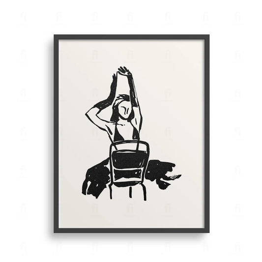 Plakat z dynamicznym, czarno-białym szkicem przedstawiającym postać kobiety siedzącej na krześle.