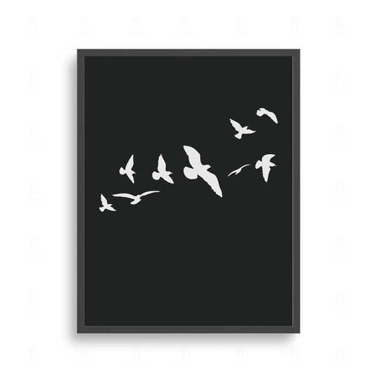 Plakat z minimalistyczną, czarno-białą grafiką przedstawiającą stado lecących ptaków.
