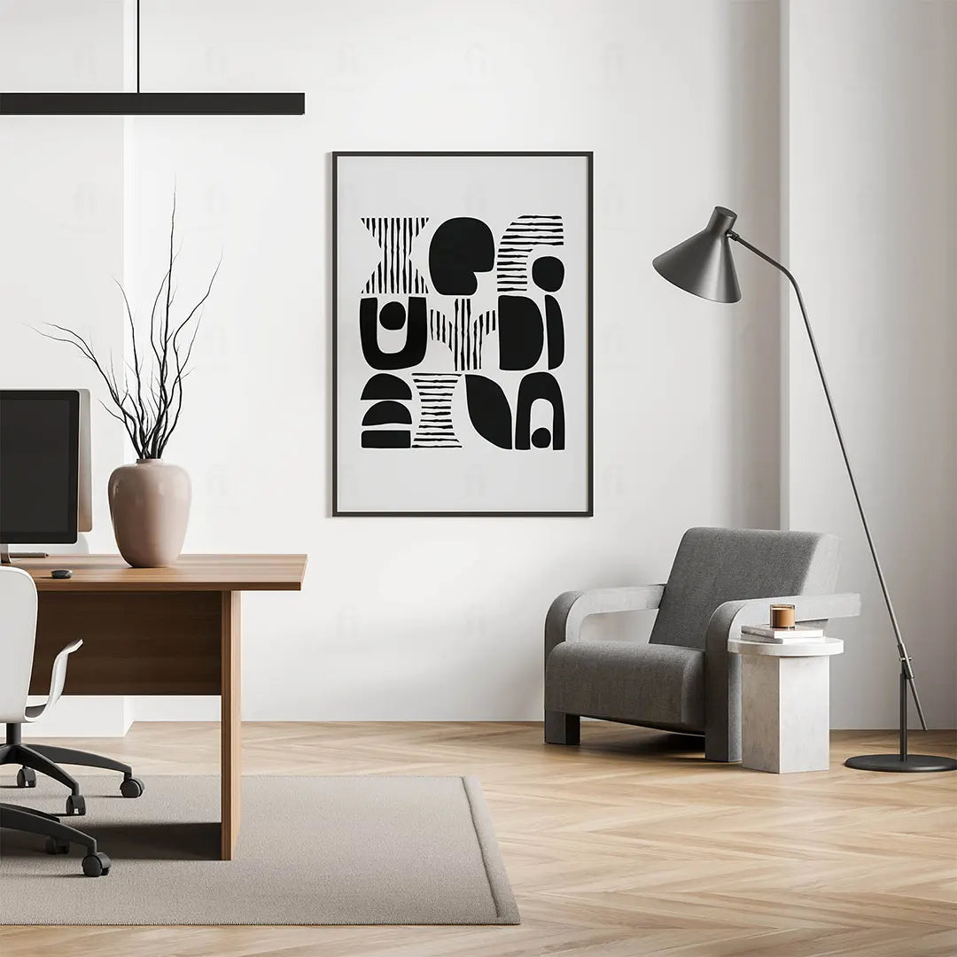 Plakat z czarno-białą, abstrakcyjną grafiką przedstawiającą kompozycję geometrycznych kształtów przypominającą totem.