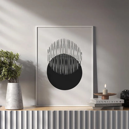 Plakat "Wschód Słońca" wiszący w minimalistycznej sypialni.
