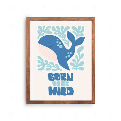 Plakat z grafiką przedstawiającą wieloryba w oceanie i napis "Born to be Wild".
