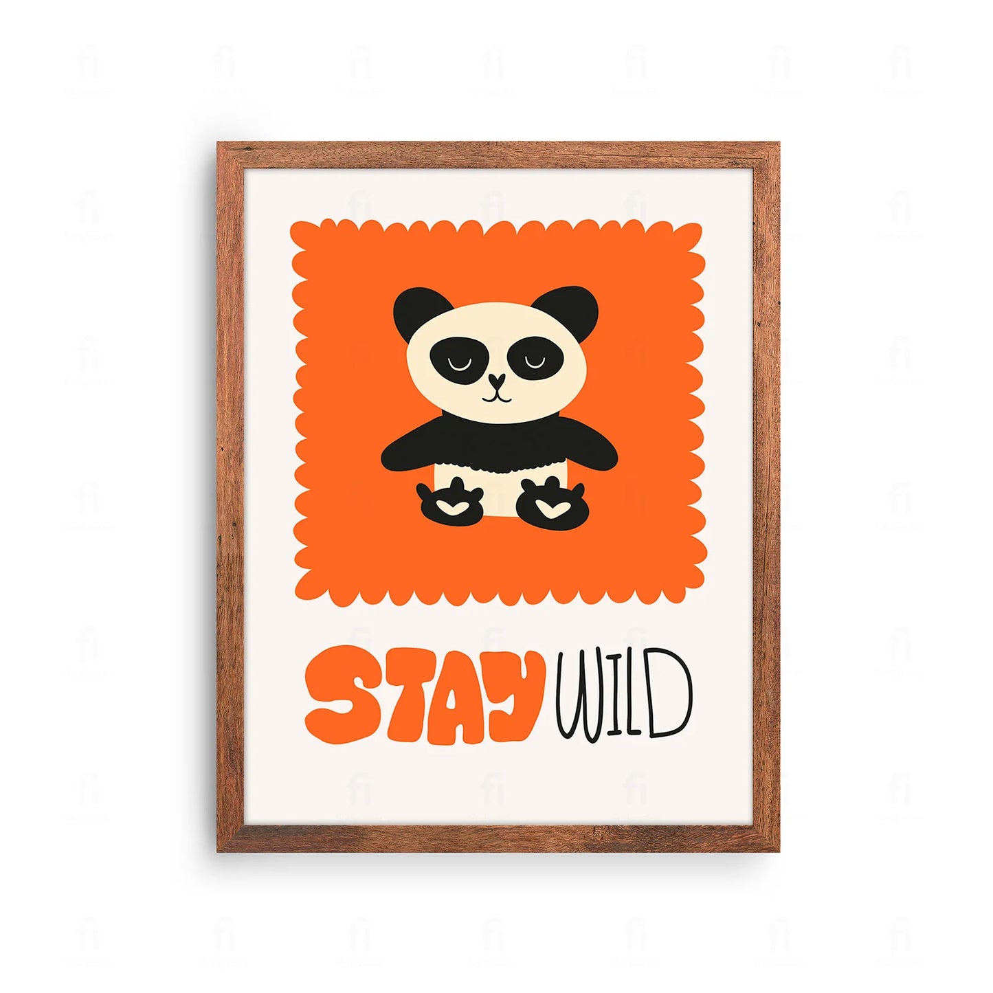 Plakat z uroczą grafiką przedstawiającą pandę i napis "Zostań Dziki" (Stay Wild).
