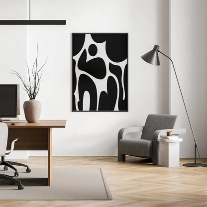  Plakat z organicznymi formami wiszący w salonie w stylu japandi. w biurze
