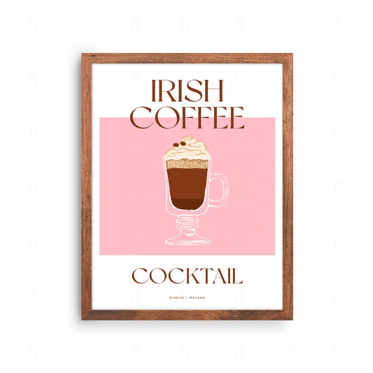 Plakat z apetyczną grafiką przedstawiającą kawę po irlandzku (Irish Coffee) w ozdobnej szklance.