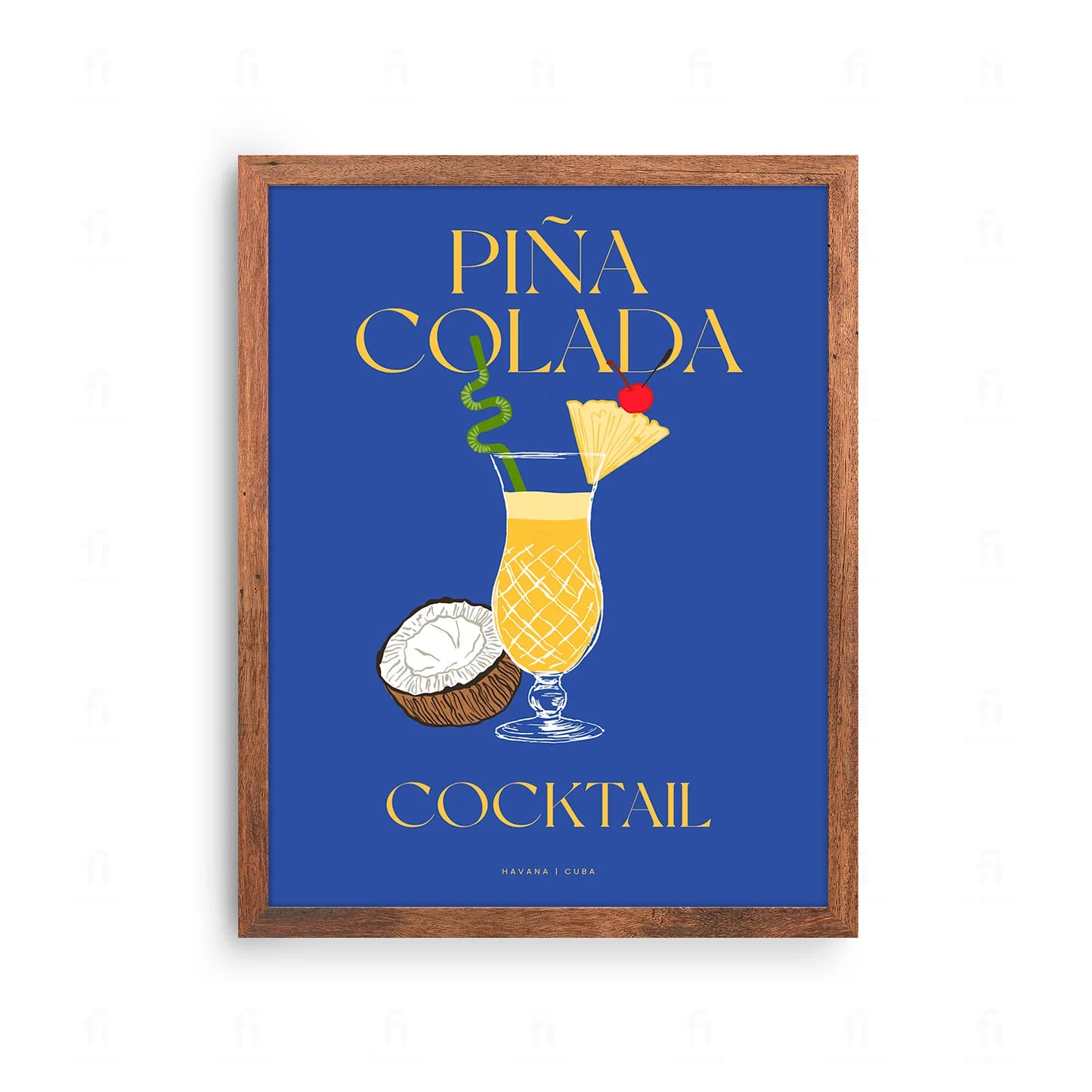 Plakat z artystyczną grafiką przedstawiającą koktajl Piña Colada ozdobiony ananasem i wisienką.
